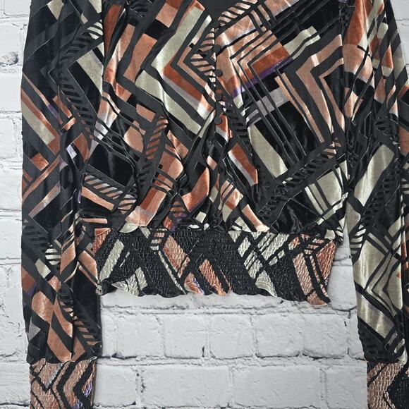 White House Black Market Velvetly Button Accent V-Neck Blouse Size Small - Picture 3 of 11